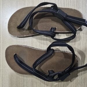 Earthrunner Youth Circadian Sandals